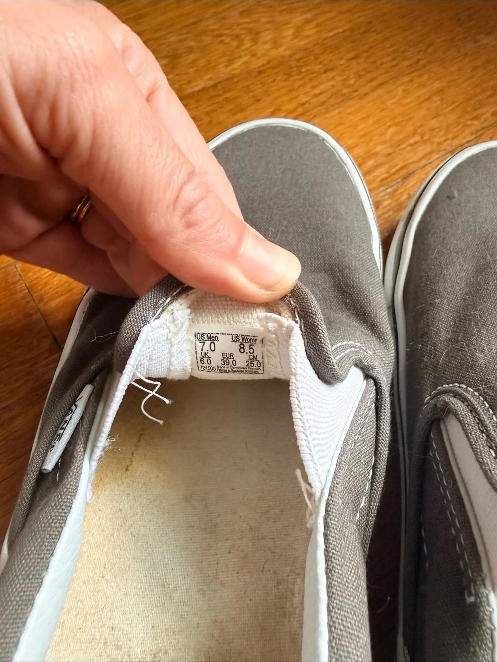 Vans Classic Slip-On Canvas Sneakers in Gray and White Charcoal Men’s size 7